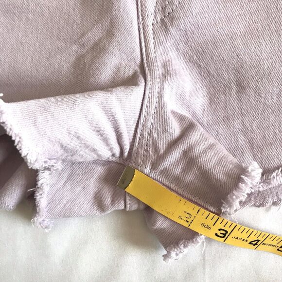 Levi's Chalky Lavender Frost Purple High Rise Ribcage Denim Raw Hem Shorts Sz 26 - Picture 10 of 12